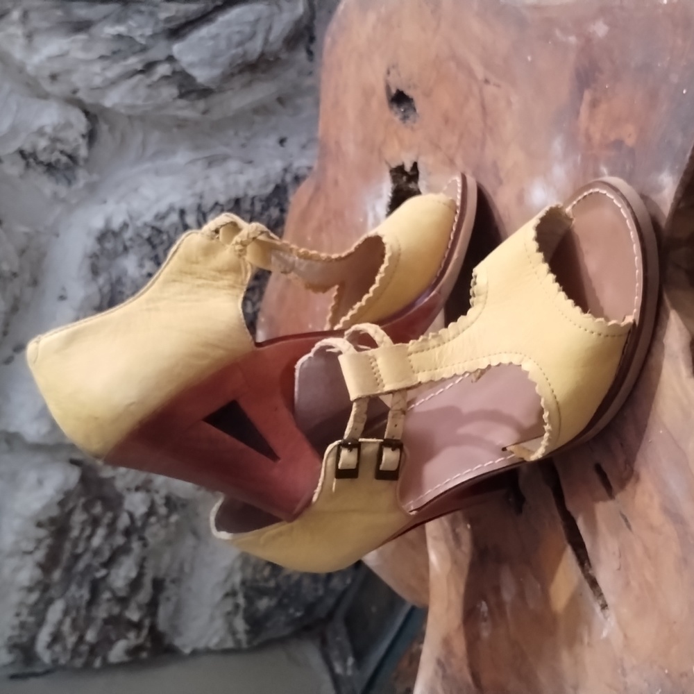 Latigo for anthropology Tiki wooden heel